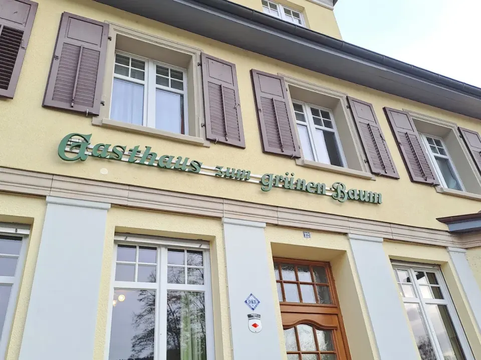 Schriftzug „Gasthaus zum grünen Baum“ an der Fassade in Haslach im Kinzigtal